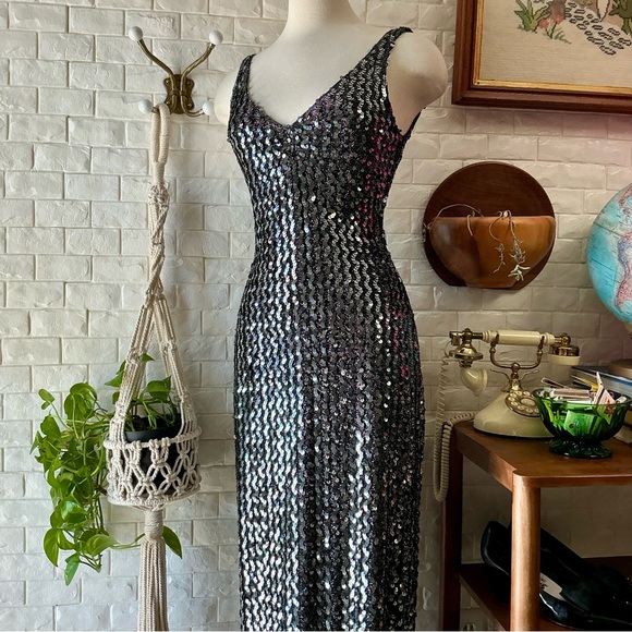 Vintage 1990s Climax by David Howard Body Contour Sequin Sleeveless Gown - Picture 4 of 15